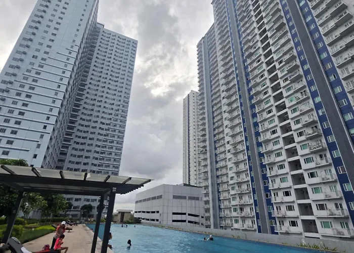 Sm North Grass Residents Manila