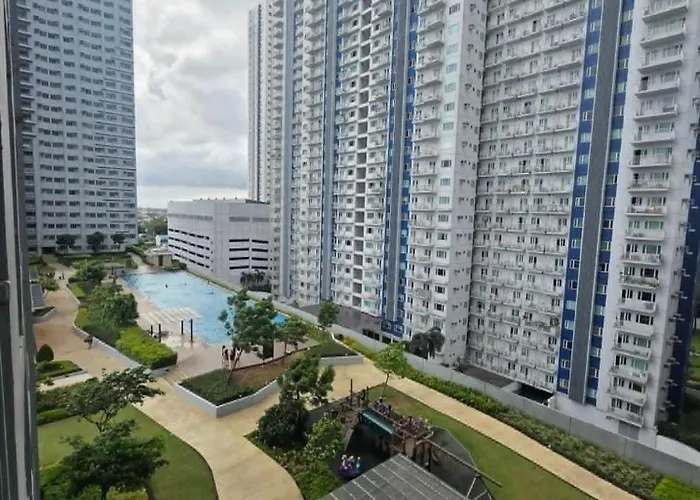 Sm North Grass Residents * Manila
